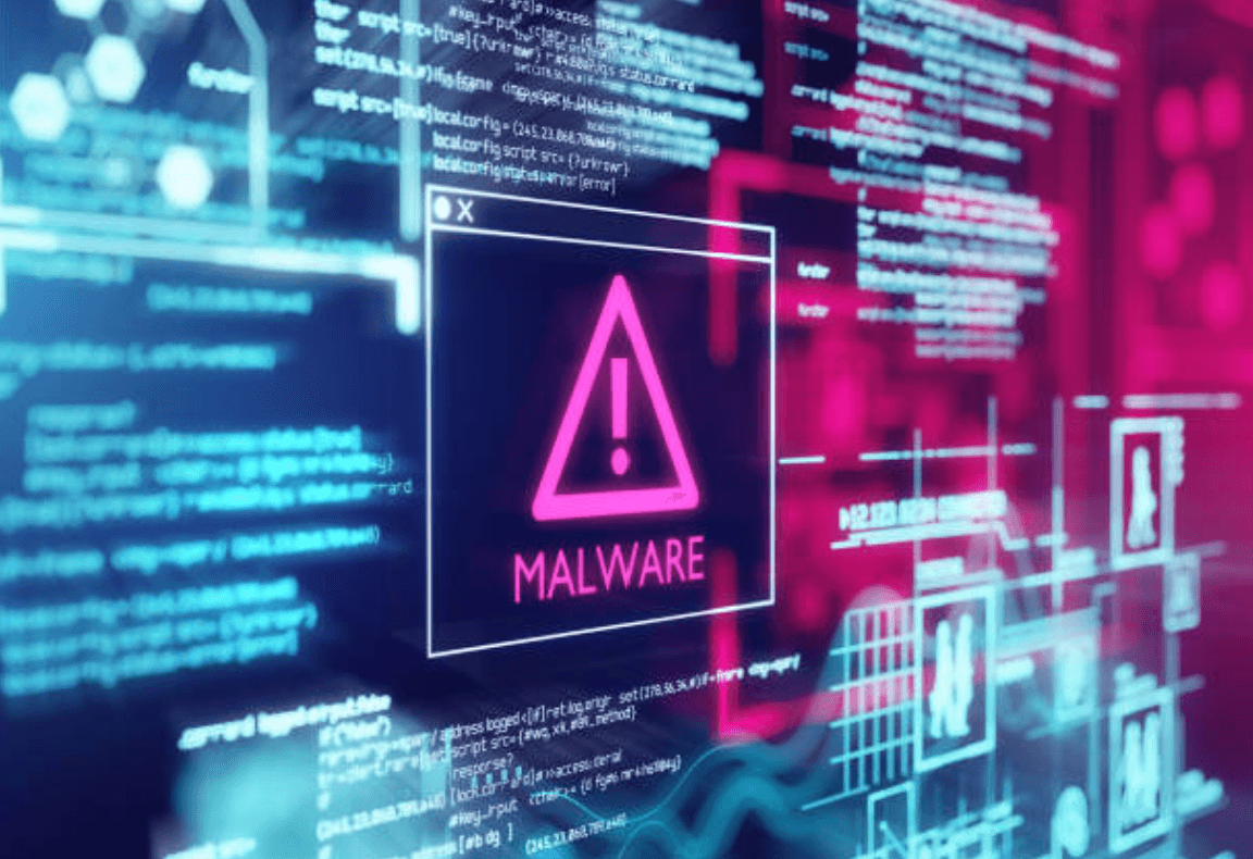 Alerte « Malware » affichée sur un écran couvert de lignes de code